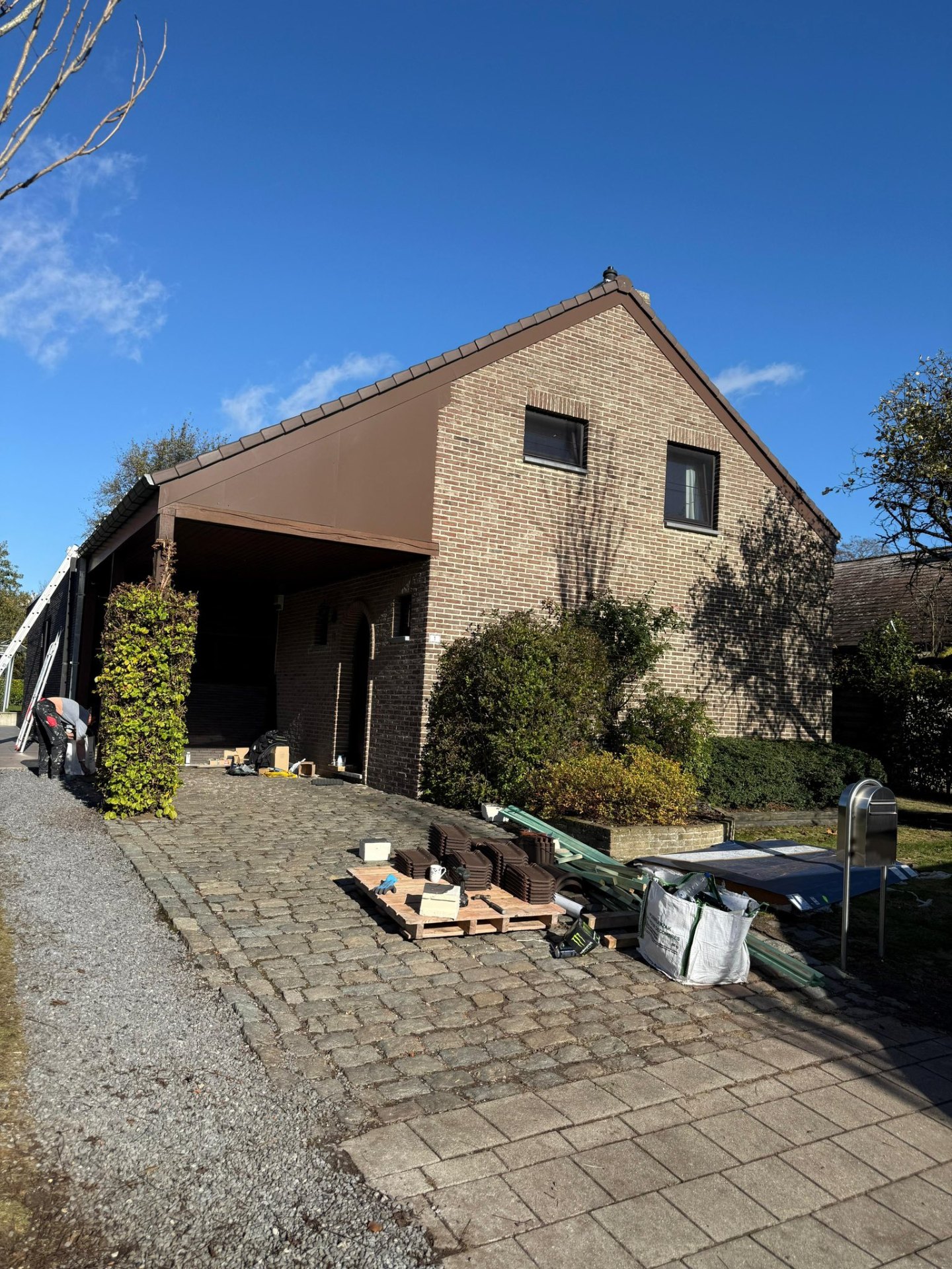 Hellend dak herstelling - open bebouwing met leien