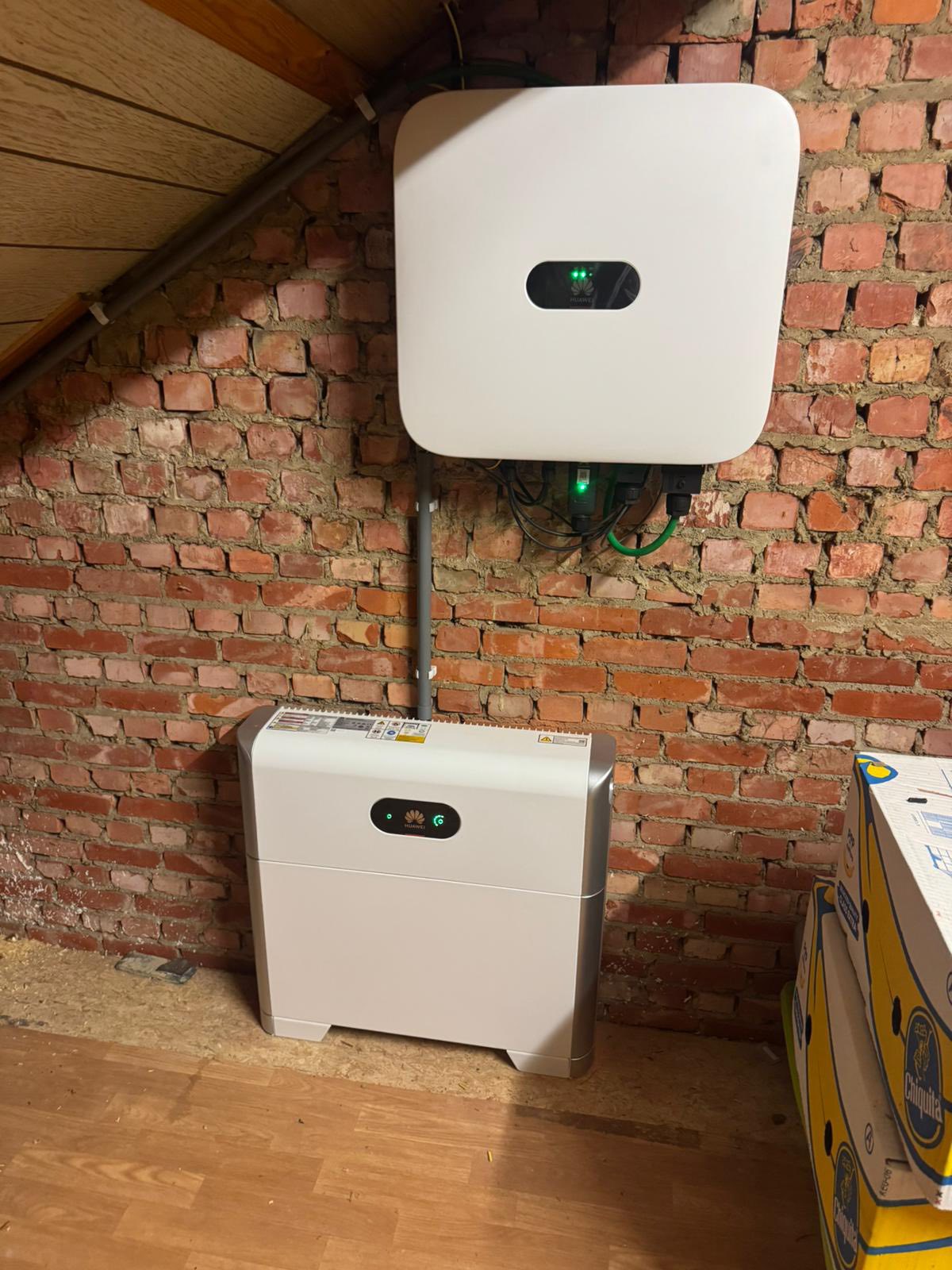 Huawei thuisbatterij installatie met omvormer – zolderruimte – particuliere woning